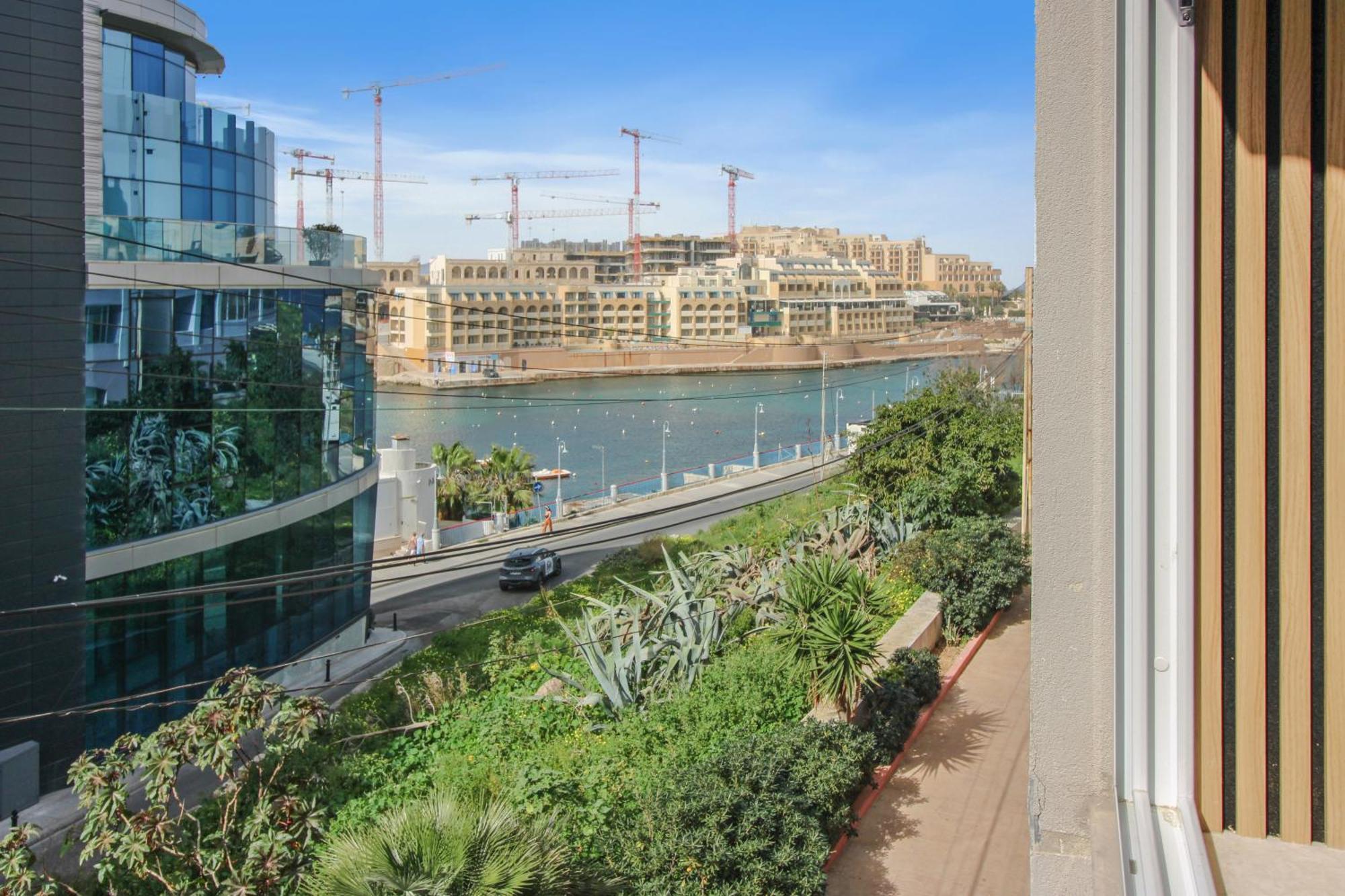 Apartman Designer - 60 Seconds To The I Free Parking!